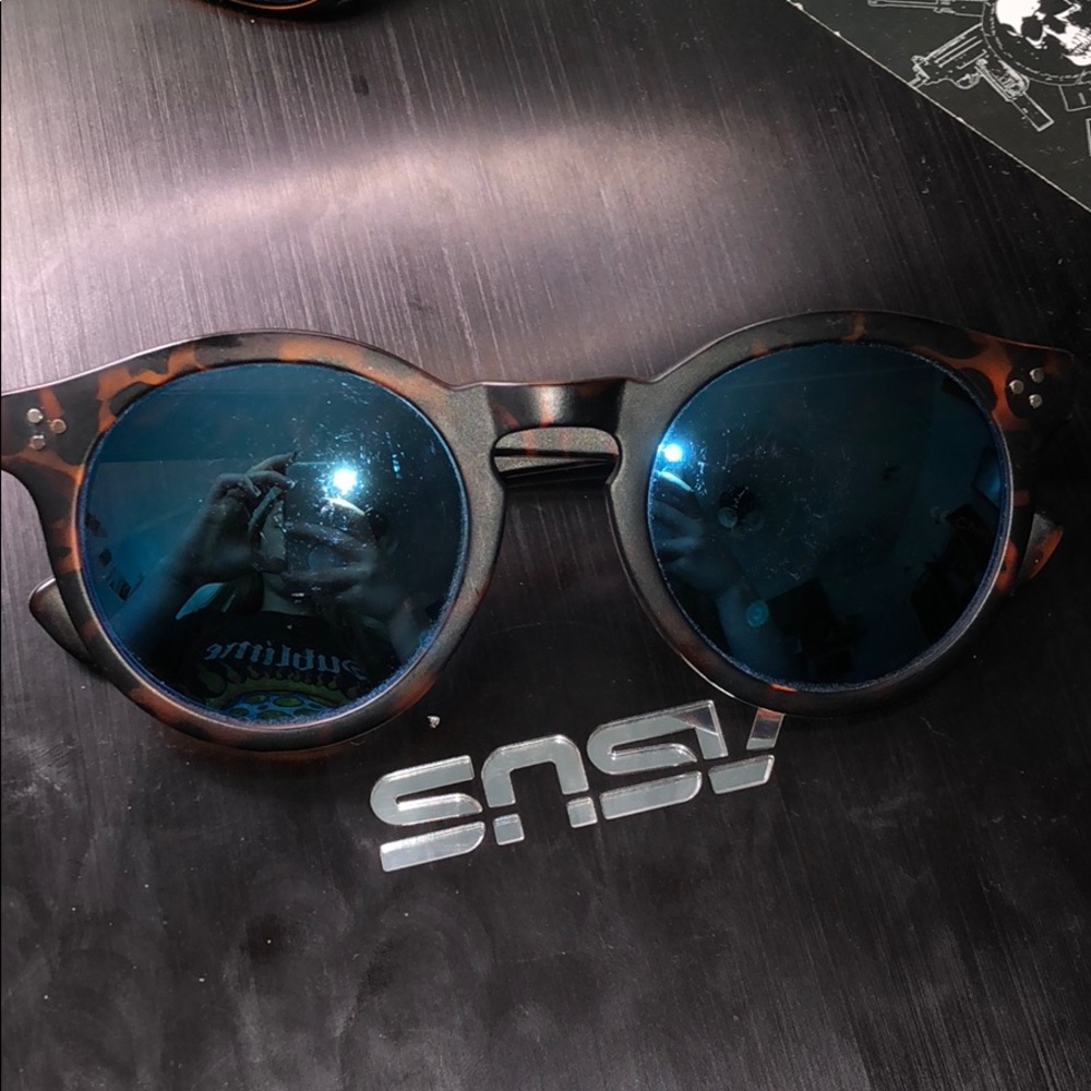 Adorable sunglasses!